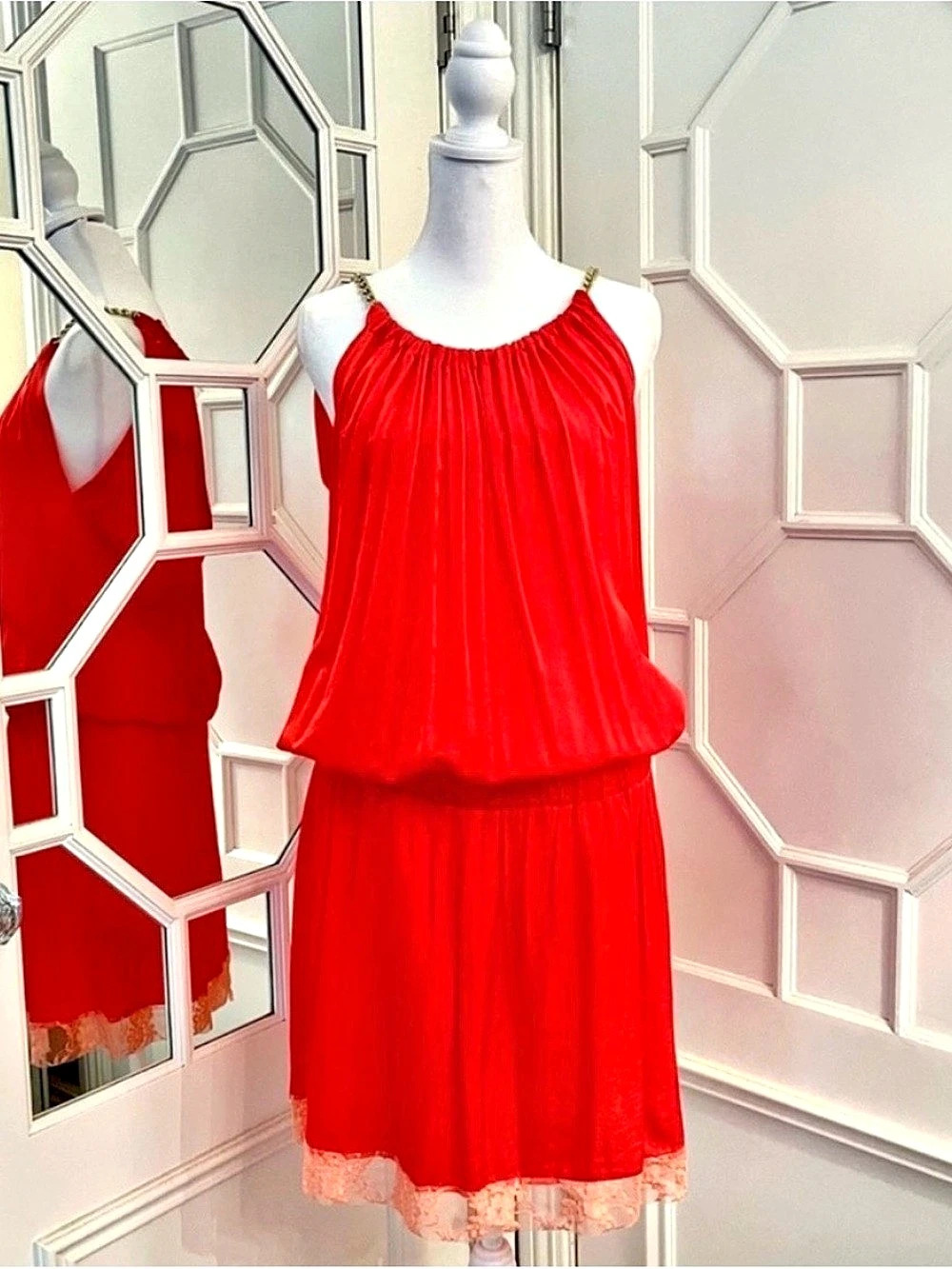 PIANURASTUDIO Silky Halter Coral Mini Chain Strap Dress
Lace Trim Size 10 (US)